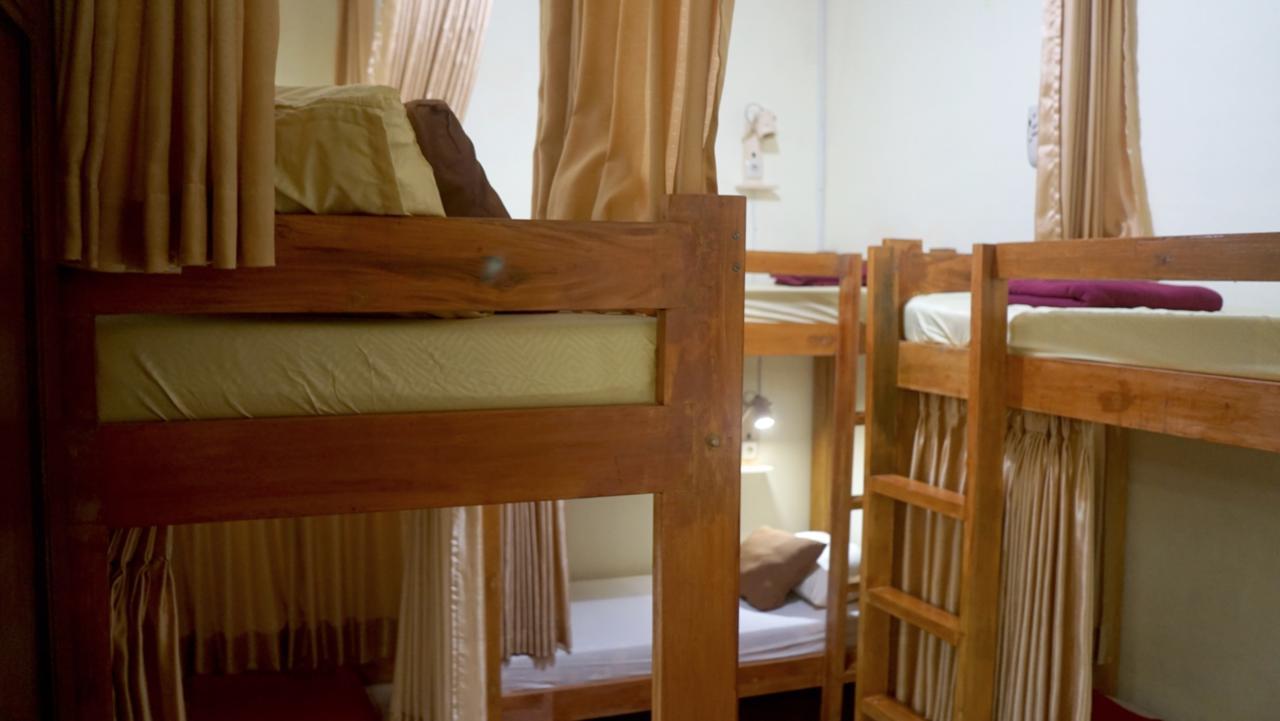 The Sleepingroom Hostel Джокякарта Екстериор снимка
