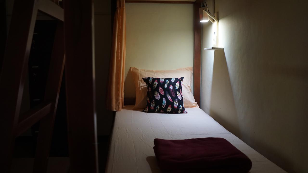 The Sleepingroom Hostel Джокякарта Екстериор снимка