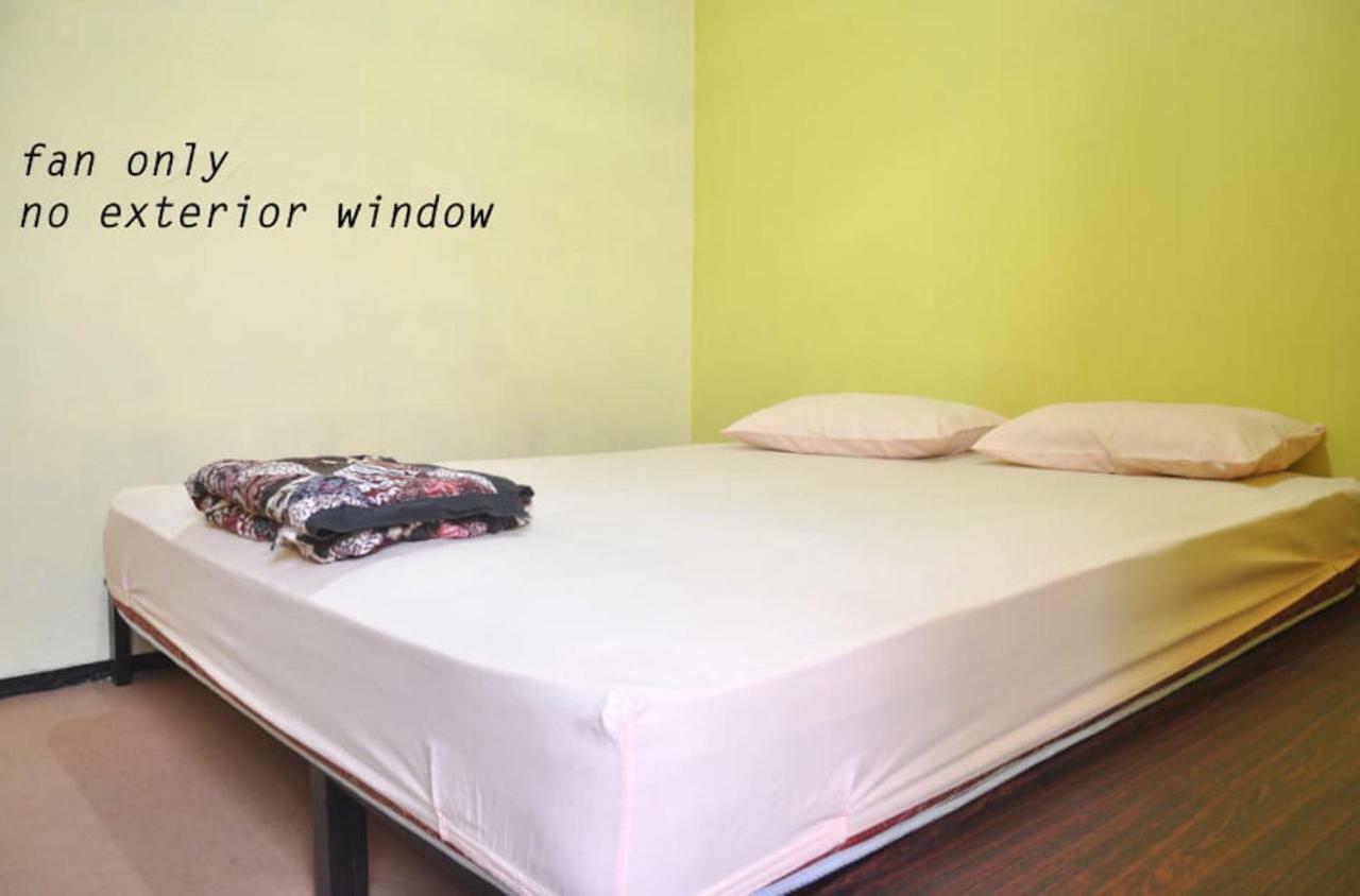 The Sleepingroom Hostel Джокякарта Екстериор снимка