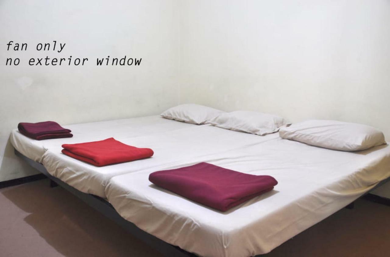 The Sleepingroom Hostel Джокякарта Екстериор снимка