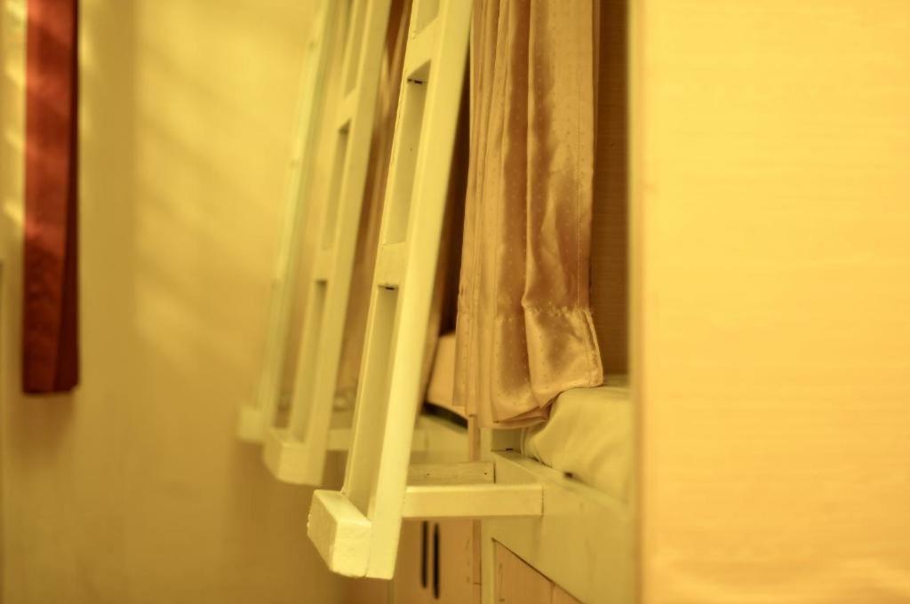 The Sleepingroom Hostel Джокякарта Екстериор снимка